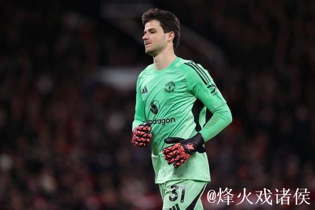 狼狈的4-4!曼联2次险遭读秒绝杀+2100万门神救主 阿莫林变阵失败 狼狈的4-4!曼联2次险遭读秒绝杀+2100万门神救主 阿莫林变阵失败